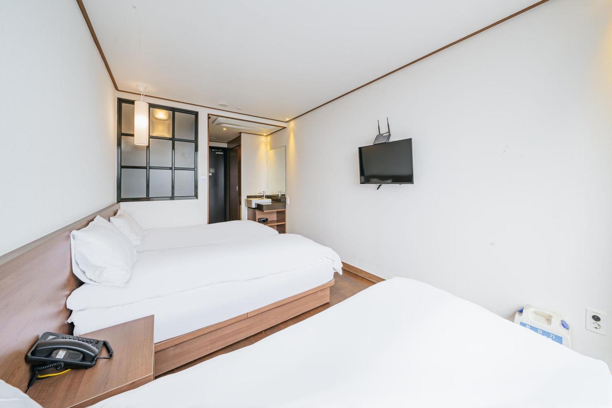 Tamara Jeju Hotel Seogwipo Exterior photo